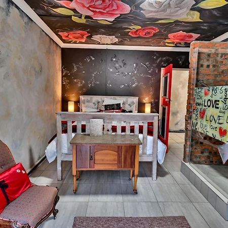 Iszis Guest House บลูมฟอนเทน ภายนอก รูปภาพ