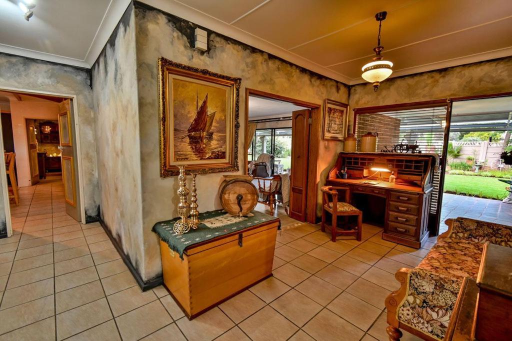 Iszis Guest House บลูมฟอนเทน ภายนอก รูปภาพ