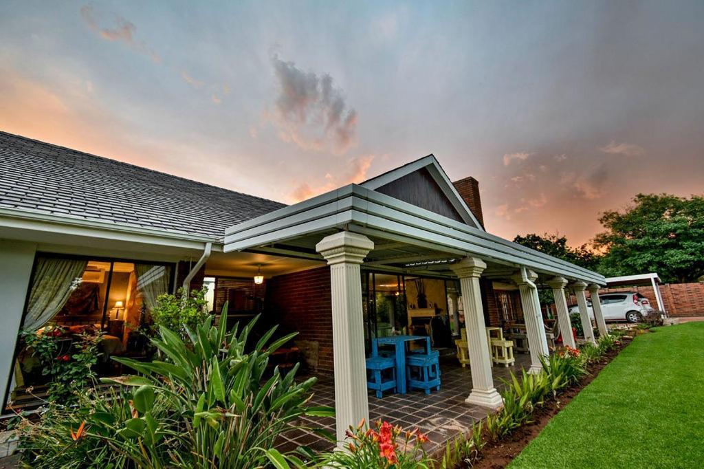 Iszis Guest House บลูมฟอนเทน ภายนอก รูปภาพ
